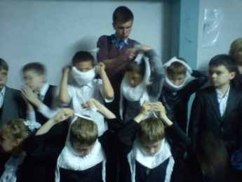 Из-за "военного вторжения" эвакуировали школьников (видео)