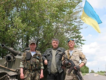 С местными ладим. Аваков рассказал о своей поездке на блокпосты в Луганской области (фото)