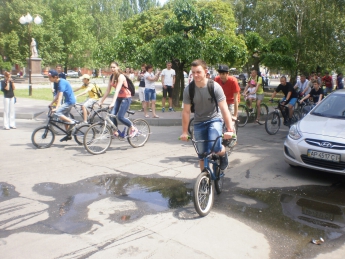 Их объединил - велосипед. В День Европы прошел массовый велопробег (фото)