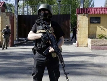 В Ровеньках вооруженные люди захватили городской избирком – СМИ