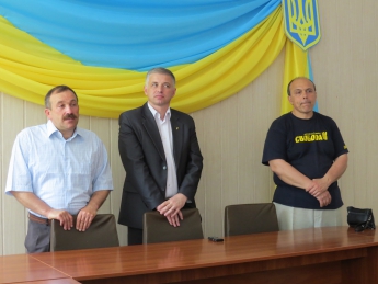 ВО «Свобода» предлагает разделить Украину на «повіти» (видео)