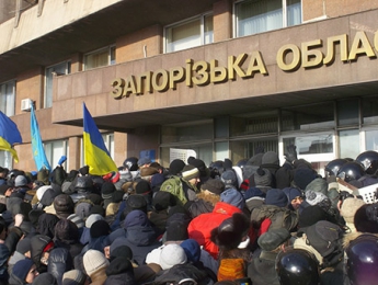 26 пострадавших на Запорожском майдане гражданских и силовиков получили по 1 тыс. грн