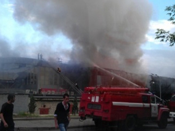 В Донецке во дворце спорта произошел пожар (видео)