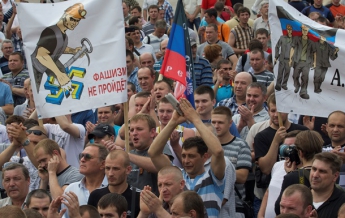 В Донецке проходит митинг сторонников ДНР. Онлайн