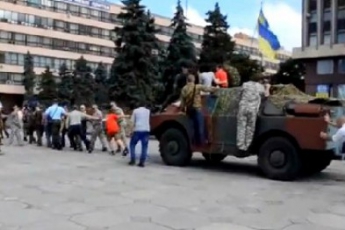 Самооборона дотолкала к ОГА БРДМ и обратилась к Президенту (видео)