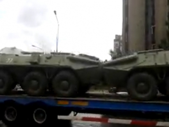 В Мелитополе колонна военной техники проехала по центральному проспекту (видео)