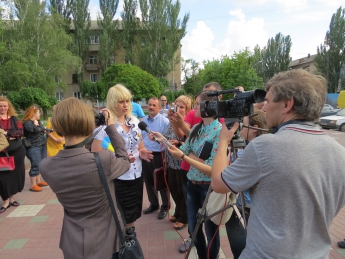 Активисты Майдана хотят провести люстрацию в "антиукраинских" школах (видео)