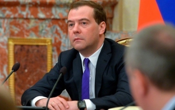 Медведев: Около четырех тысяч украинцев попросили статус беженцев в России
