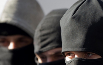 На трассе Мариуполь-Донецк неизвестные в масках угнали автобус