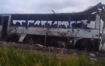 Под Семеновкой обстреляли автобус с гуманитарной помощью - российские СМИ (видео)