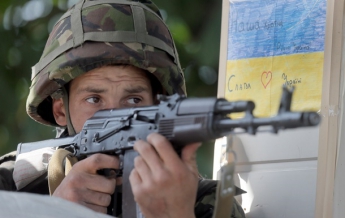 В результате обстрела лагеря пограничников в Донецкой области ранен 31 военный