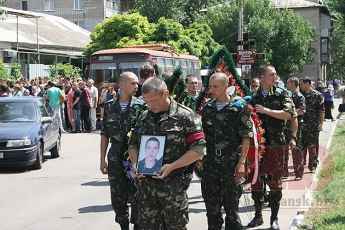 В Бердянске прошли похороны военного, погибшего в ходе проведения АТО (видео)