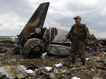 ЛНР опровергает информацию о блокировании самолета с телами погибших летчиков