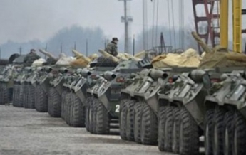 РФ перебрасывает тяжелую бронетехнику к границе с Украиной