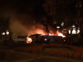 В Киеве на Майдане ночью горела баррикада (видео)