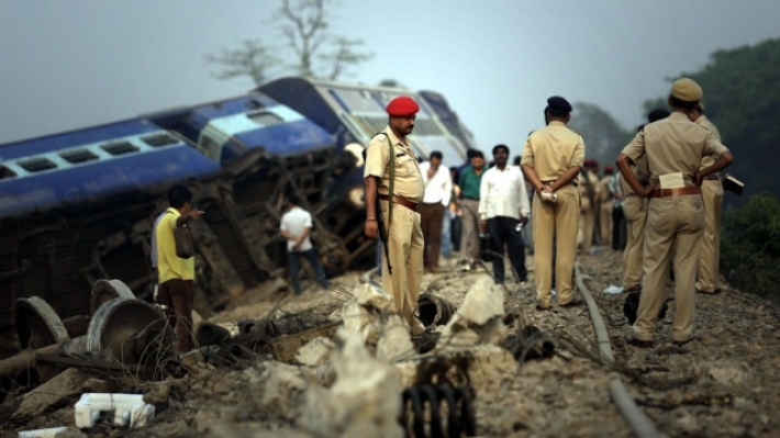 В Индии поезд сошел с рельсов: четверо погибли