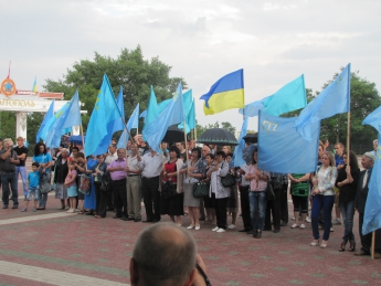 Или миром, или с оружием мы заберем Крым - с празднования Дня крымскотатарского флага