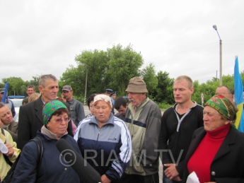Активистам, перекрывшим трассу Харьков-Симферополь, угрожают расправой