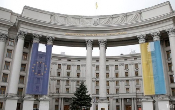 МИД Украины отказался принять гуманитарную помощь от РФ для восточных областей