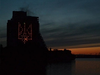 В Днепропетровске зажгли самый большой герб Украины (фото, видео)