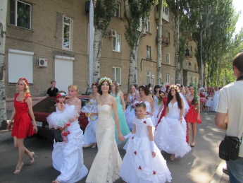Рекорды парада невест "Черешнева наречена" (фото)