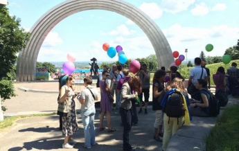 В Киеве прошел флешмоб ЛГБТ-сообщества (фото)