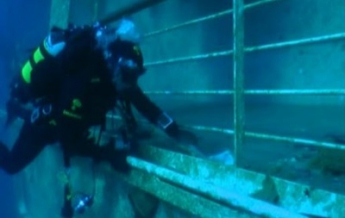 Costa Concordia: прогулка по затонувшему лайнеру (видео)