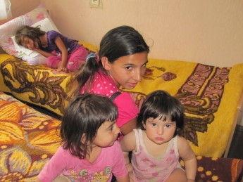 Цыганская семья беженцев из Славянска уехала "покорять" Киев