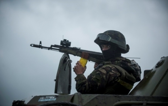 АТО на востоке Украины может продлиться еще месяц - советник Авакова