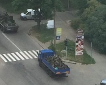 Из Луганска в сторону Алчевска идут танки и БТРы: в городе мощные взрывы
