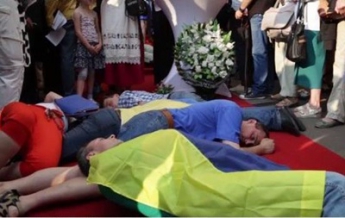 В Киеве протестовали против продажи Францией кораблей для России (видео)