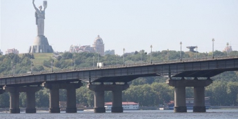 В Киеве на мосту Патона в ДТП попали семь автомобилей