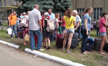 Переселенцы из Донецка и Луганска попросят денег у местных депутатов