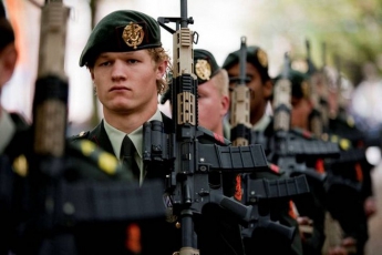 Нидерландские военные требуют отправить их в зону АТО в Украине