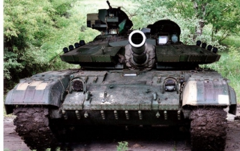 "Ополченцы" обстреливают Донецк из двух танков под украинскими флагами - штаб АТО
