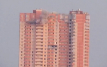 В Луганске обстреляли 25-этажный жилой дом (видео)