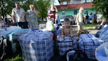 Уезжать пришлось в чем стояли, прихватив с собой только документы - рассказ беженцев из Донецка