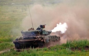 Возле Донецка идет танковый бой - СМИ