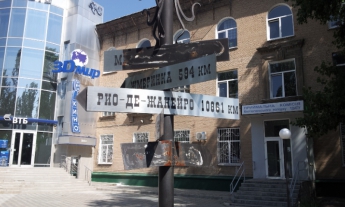 Памятнику Бендеру досталось от вандалов. Сам Остап Ибрагимович не пострадал (фото)