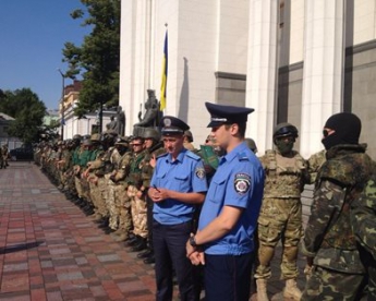 Под Верховную раду прибыл батальон "Донбасс" (фото)