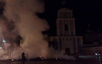 В палатках Евромайдана сгорели бронежилеты для бойцов АТО (видео)