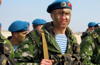 А.Турчинов поздравил украинских десантников с Днем высокомобильных войск