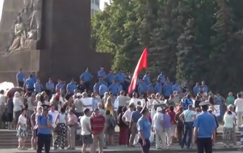 В Харькове на площади Свободы проходит сразу два митинга (видео)