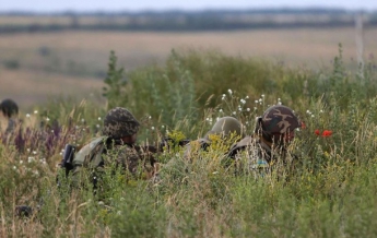 Более 400 украинских военных попросили убежища в России - ФСБ