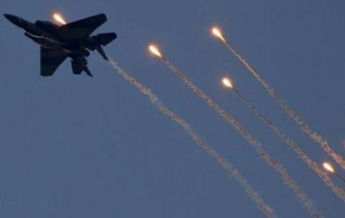 Очевидцы сообщили об авиаударе по Донецку (видео)