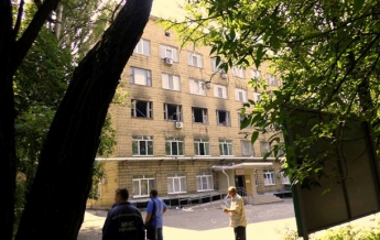 В Донецке снаряд попал в больницу, погиб человек (видео)
