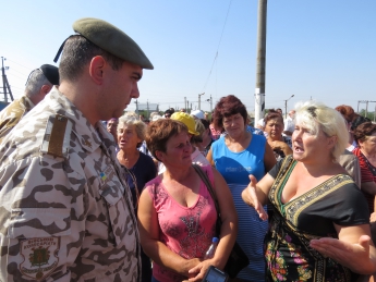 "Пойду в зону АТО, когда весь военкомат пойдет туда", - митингующий житель Константиновки