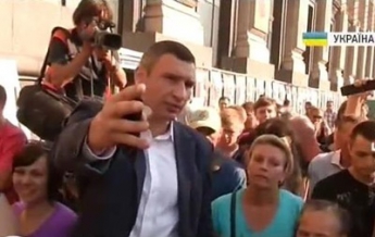 Кличко пообщался с активистами на Майдане (видео)