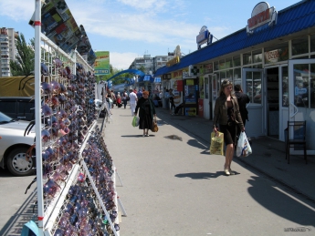 Беженцам из Луганска и Донецка предлагают заработать на жизнь торговлей