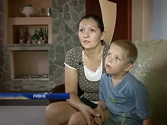 В Ровном Приватбанк выселяет мать с 3 детьми (видео)